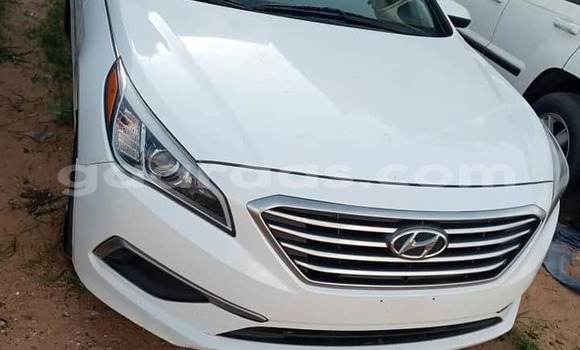 Dieundeu Occasion Hyundai Sonata White Auto in Dakar in Dakar Dieundeu Occasion Hyundai Sonata White Auto in Dakar in Dakar