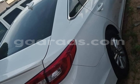 Dieundeu Occasion Hyundai Sonata White Auto in Dakar in Dakar Dieundeu Occasion Hyundai Sonata White Auto in Dakar in Dakar