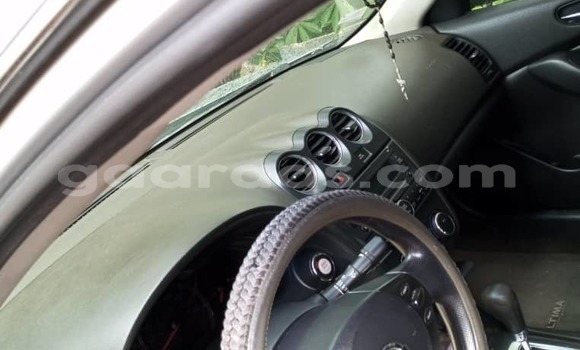 Buy Used Nissan Altima Silver Car in Dakar in Dakar