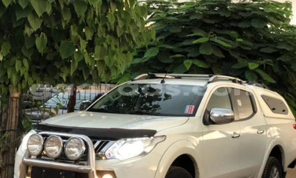 Dieundeu Imported Mitsubishi L200 White Auto in Dakar in Dakar Dieundeu Imported Mitsubishi L200 White Auto in Dakar in Dakar