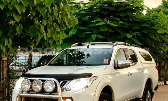 Dieundeu Imported Mitsubishi L200 White Auto in Dakar in Dakar Dieundeu Imported Mitsubishi L200 White Auto in Dakar in Dakar