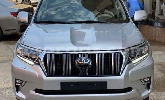 Dieundeu Occasion Toyota Land Cruiser Prado Silver Auto in Dakar in Dakar Dieundeu Occasion Toyota Land Cruiser Prado Silver Auto in Dakar in Dakar