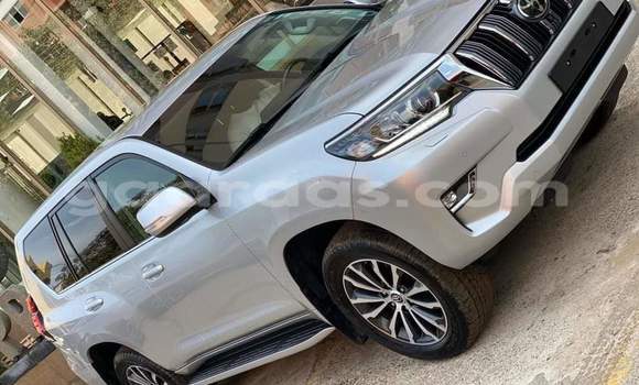 Dieundeu Occasion Toyota Land Cruiser Prado Silver Auto in Dakar in Dakar Dieundeu Occasion Toyota Land Cruiser Prado Silver Auto in Dakar in Dakar