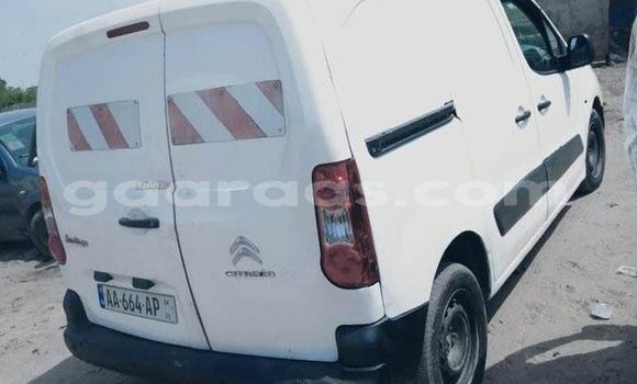 Acheter Occasion Voiture Citroen Berlingo Blanc à Dakar, Dakar Acheter Occasion Voiture Citroen Berlingo Blanc à Dakar, Dakar