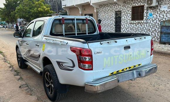 Buy Import Mitsubishi L200 White Car in Dakar in Dakar