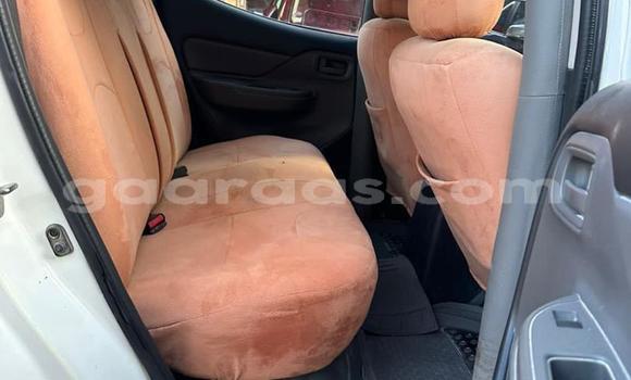 Acheter Import Voiture Mitsubishi L200 Blanc à Dakar, Dakar Acheter Import Voiture Mitsubishi L200 Blanc à Dakar, Dakar