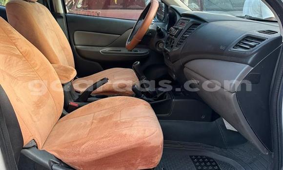 Acheter Import Voiture Mitsubishi L200 Blanc à Dakar, Dakar Acheter Import Voiture Mitsubishi L200 Blanc à Dakar, Dakar