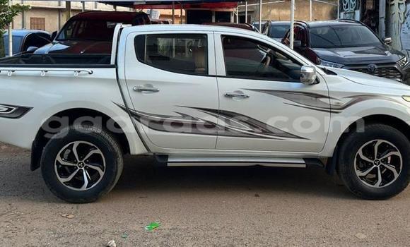 Acheter Import Voiture Mitsubishi L200 Blanc à Dakar, Dakar Acheter Import Voiture Mitsubishi L200 Blanc à Dakar, Dakar