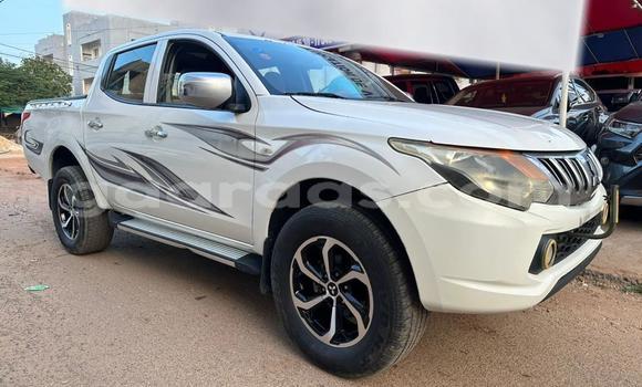 Acheter Import Voiture Mitsubishi L200 Blanc à Dakar, Dakar Acheter Import Voiture Mitsubishi L200 Blanc à Dakar, Dakar