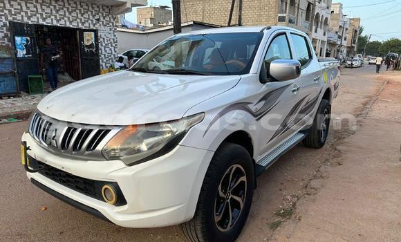 Acheter Import Voiture Mitsubishi L200 Blanc à Dakar, Dakar Acheter Import Voiture Mitsubishi L200 Blanc à Dakar, Dakar