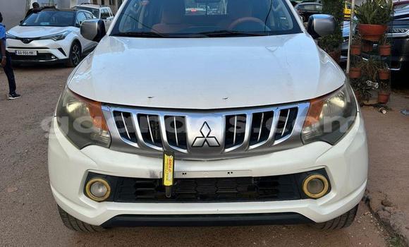 Acheter Import Voiture Mitsubishi L200 Blanc à Dakar, Dakar Acheter Import Voiture Mitsubishi L200 Blanc à Dakar, Dakar