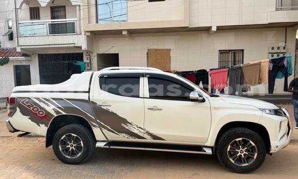 Acheter Occasion Voiture Mitsubishi L200 Blanc à Dakar, Dakar Acheter Occasion Voiture Mitsubishi L200 Blanc à Dakar, Dakar