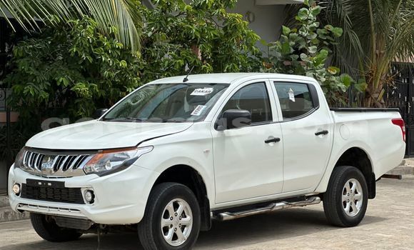 Acheter Import Voiture Mitsubishi L200 Blanc à Dakar, Dakar Acheter Import Voiture Mitsubishi L200 Blanc à Dakar, Dakar