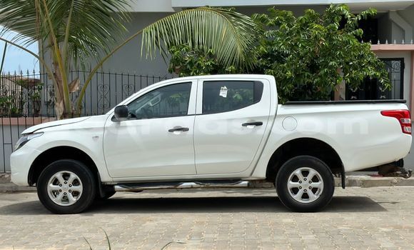 Acheter Import Voiture Mitsubishi L200 Blanc à Dakar, Dakar Acheter Import Voiture Mitsubishi L200 Blanc à Dakar, Dakar