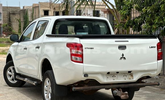 Acheter Import Voiture Mitsubishi L200 Blanc à Dakar, Dakar Acheter Import Voiture Mitsubishi L200 Blanc à Dakar, Dakar