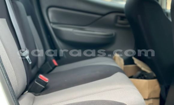 Acheter Import Voiture Mitsubishi L200 Blanc à Dakar, Dakar Acheter Import Voiture Mitsubishi L200 Blanc à Dakar, Dakar