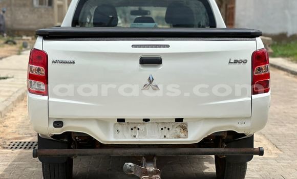 Acheter Import Voiture Mitsubishi L200 Blanc à Dakar, Dakar Acheter Import Voiture Mitsubishi L200 Blanc à Dakar, Dakar