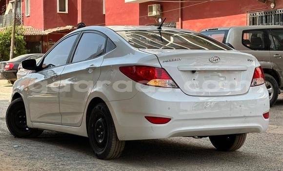 Acheter Import Voiture Hyundai Accent Blanc à Dakar, Dakar Acheter Import Voiture Hyundai Accent Blanc à Dakar, Dakar