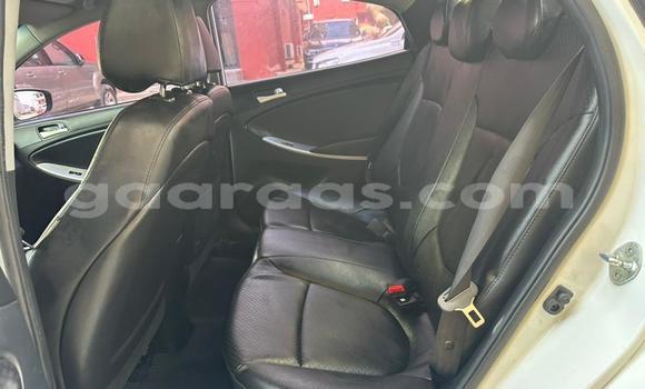 Acheter Import Voiture Hyundai Accent Blanc à Dakar, Dakar Acheter Import Voiture Hyundai Accent Blanc à Dakar, Dakar