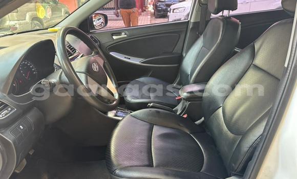 Acheter Import Voiture Hyundai Accent Blanc à Dakar, Dakar Acheter Import Voiture Hyundai Accent Blanc à Dakar, Dakar