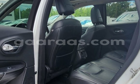 Buy Used Jeep Cherokee White Car in Dakar in Dakar Buy Used Jeep Cherokee White Car in Dakar in Dakar