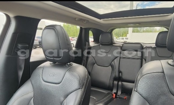 Buy Used Jeep Cherokee White Car in Dakar in Dakar Buy Used Jeep Cherokee White Car in Dakar in Dakar