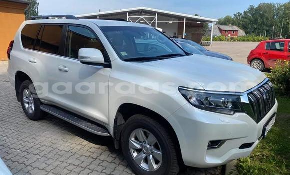 Acheter Import Voiture Toyota Land Cruiser Prado Blanc à Dakar, Dakar Acheter Import Voiture Toyota Land Cruiser Prado Blanc à Dakar, Dakar