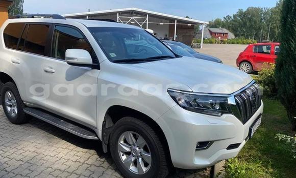 Acheter Import Voiture Toyota Land Cruiser Prado Blanc à Dakar, Dakar Acheter Import Voiture Toyota Land Cruiser Prado Blanc à Dakar, Dakar