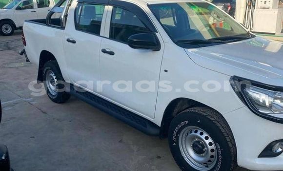 Buy Used Toyota Hilux White Car in Dakar in Dakar