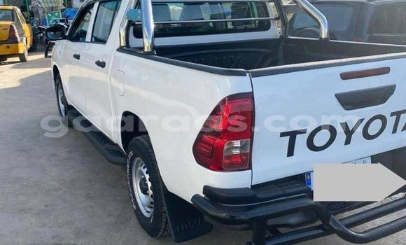 Dieundeu Occasion Toyota Hilux White Auto in Dakar in Dakar Dieundeu Occasion Toyota Hilux White Auto in Dakar in Dakar