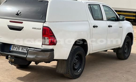 Dieundeu Occasion Toyota Hilux White Auto in Dakar in Dakar Dieundeu Occasion Toyota Hilux White Auto in Dakar in Dakar