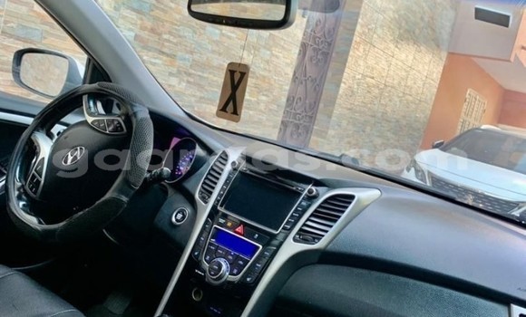 Acheter Occasion Voiture Hyundai Elantra Blanc à Dakar, Dakar Acheter Occasion Voiture Hyundai Elantra Blanc à Dakar, Dakar