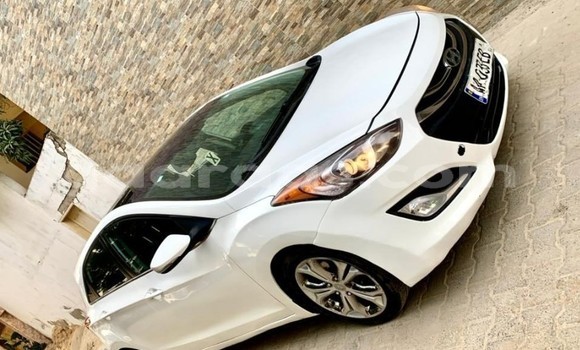 Acheter Occasion Voiture Hyundai Elantra Blanc à Dakar, Dakar Acheter Occasion Voiture Hyundai Elantra Blanc à Dakar, Dakar