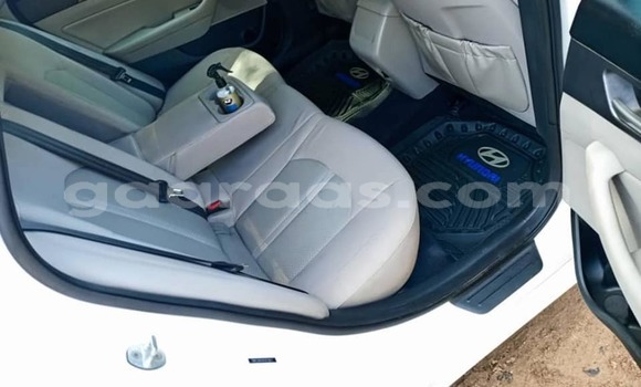 Acheter Occasion Voiture Hyundai Sonata Blanc à Dakar, Dakar Acheter Occasion Voiture Hyundai Sonata Blanc à Dakar, Dakar