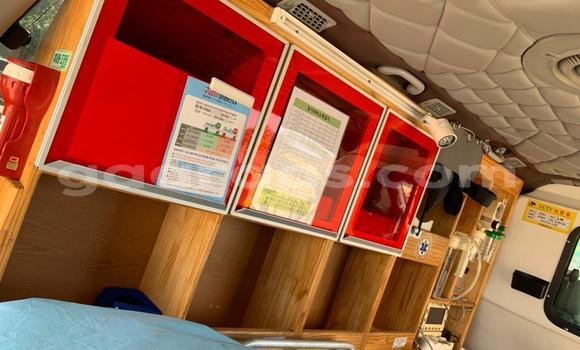 Dieundeu Imported Hyundai Starex White Auto in Dakar in Dakar