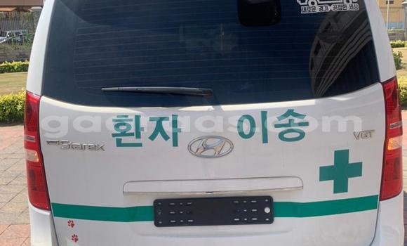 Buy Import Hyundai Starex White Car in Dakar in Dakar Buy Import Hyundai Starex White Car in Dakar in Dakar