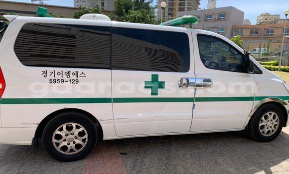 Buy Import Hyundai Starex White Car in Dakar in Dakar Buy Import Hyundai Starex White Car in Dakar in Dakar