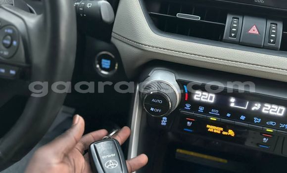 Dieundeu Occasion Toyota RAV4 Silver Auto in Dakar in Dakar Dieundeu Occasion Toyota RAV4 Silver Auto in Dakar in Dakar