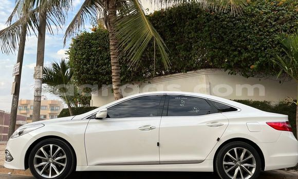 Acheter Import Voiture Hyundai Grandeur Blanc à Dakar, Dakar