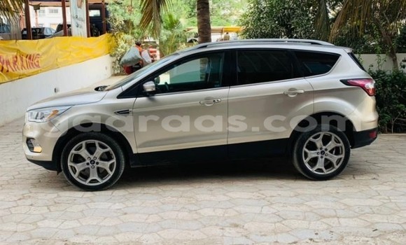 Acheter Occasion Voiture Ford Escape Beige à Dakar, Dakar Acheter Occasion Voiture Ford Escape Beige à Dakar, Dakar