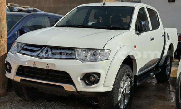 Acheter Import Voiture Mitsubishi L200 Blanc à Dakar, Dakar Acheter Import Voiture Mitsubishi L200 Blanc à Dakar, Dakar