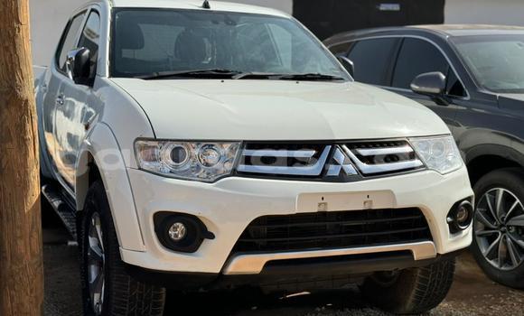 Acheter Import Voiture Mitsubishi L200 Blanc à Dakar, Dakar Acheter Import Voiture Mitsubishi L200 Blanc à Dakar, Dakar