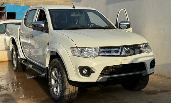 Acheter Import Voiture Mitsubishi L200 Blanc à Dakar, Dakar Acheter Import Voiture Mitsubishi L200 Blanc à Dakar, Dakar