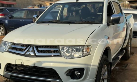 Acheter Import Voiture Mitsubishi L200 Blanc à Dakar, Dakar Acheter Import Voiture Mitsubishi L200 Blanc à Dakar, Dakar