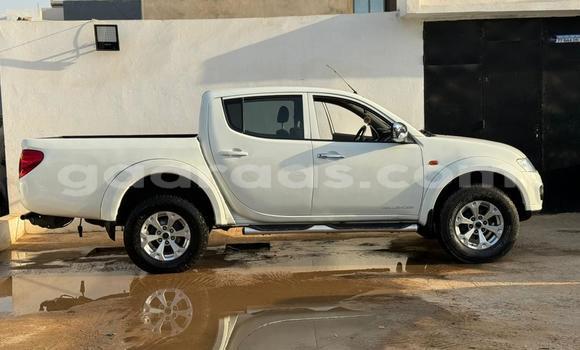 Acheter Import Voiture Mitsubishi L200 Blanc à Dakar, Dakar Acheter Import Voiture Mitsubishi L200 Blanc à Dakar, Dakar