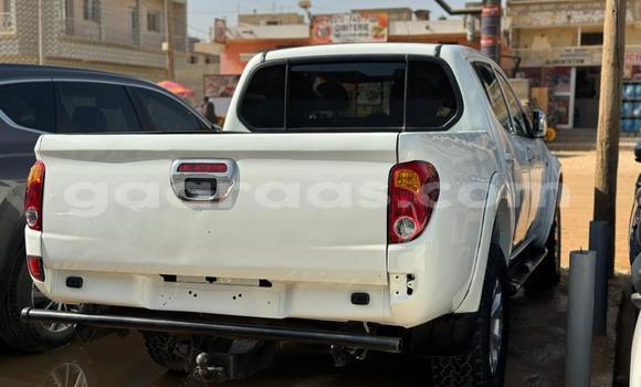 Acheter Import Voiture Mitsubishi L200 Blanc à Dakar, Dakar Acheter Import Voiture Mitsubishi L200 Blanc à Dakar, Dakar