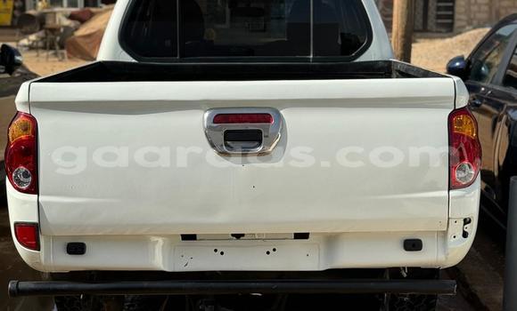 Acheter Import Voiture Mitsubishi L200 Blanc à Dakar, Dakar Acheter Import Voiture Mitsubishi L200 Blanc à Dakar, Dakar