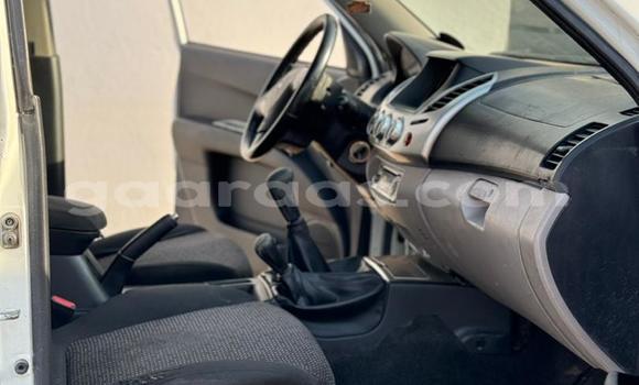 Acheter Import Voiture Mitsubishi L200 Blanc à Dakar, Dakar Acheter Import Voiture Mitsubishi L200 Blanc à Dakar, Dakar