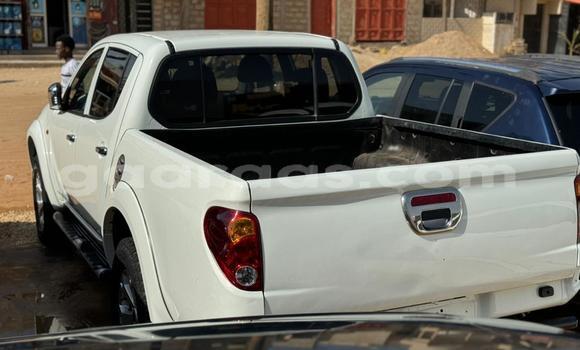 Acheter Import Voiture Mitsubishi L200 Blanc à Dakar, Dakar Acheter Import Voiture Mitsubishi L200 Blanc à Dakar, Dakar