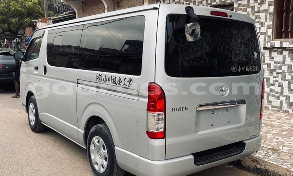 Buy Used Toyota Hiace Silver Car in Dakar in Dakar Buy Used Toyota Hiace Silver Car in Dakar in Dakar